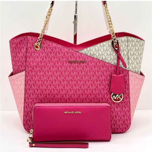 Michael Kors Jet Set Large Chain
Tote and Wallet Set - Picture 11 of 12